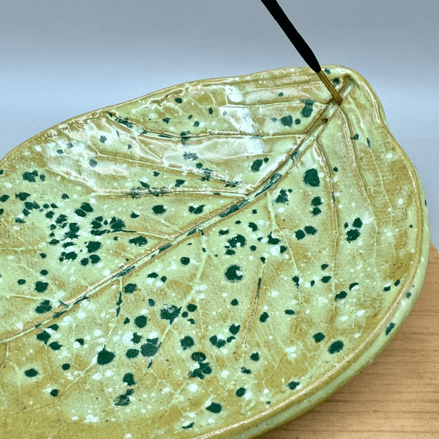 Ceramic leaf incense