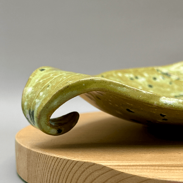 Ceramic leaf incense