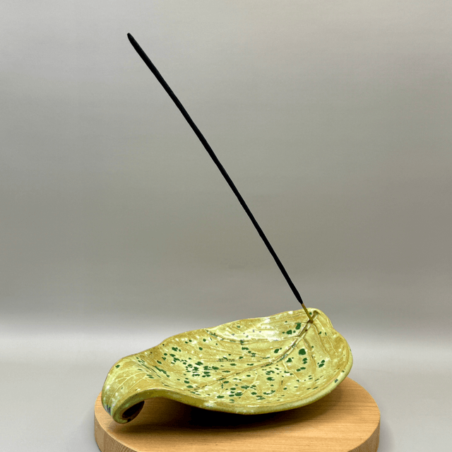 Ceramic leaf incense