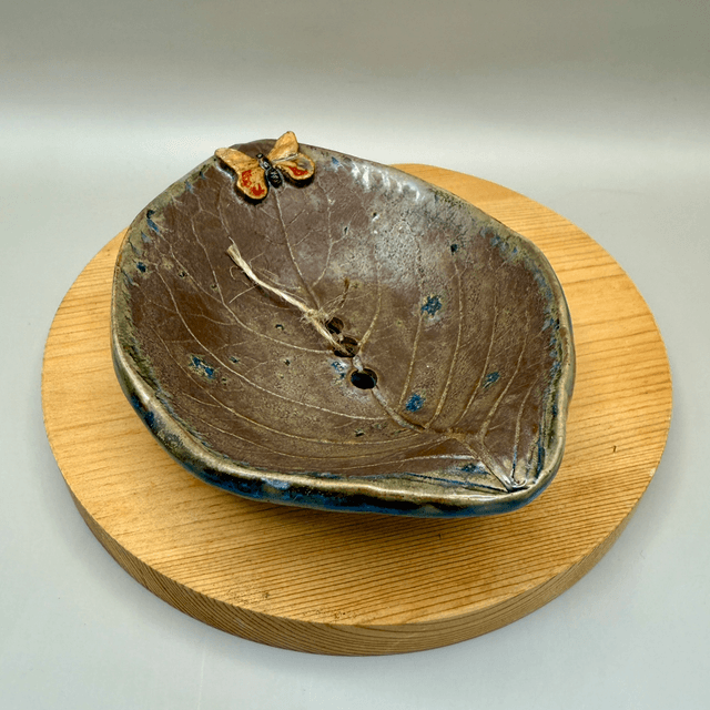  Soap dish ceramic hydrangea