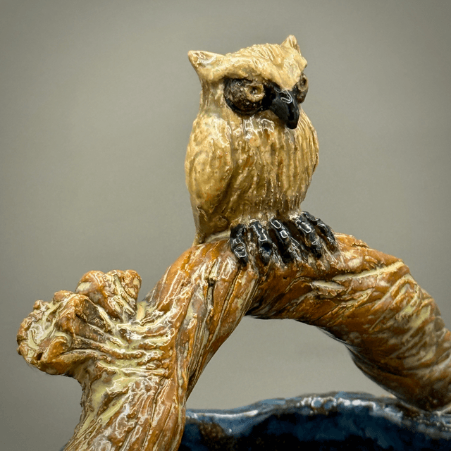 Night owl on the vine