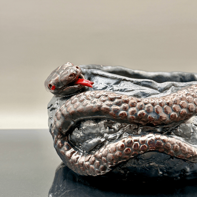 Snake crackpot with red lustre finish