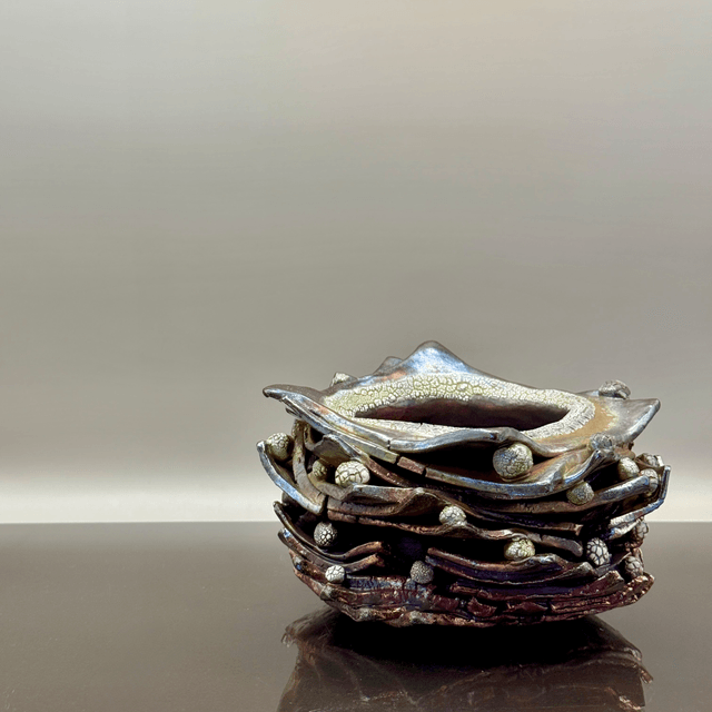Copper and pearls crackpot