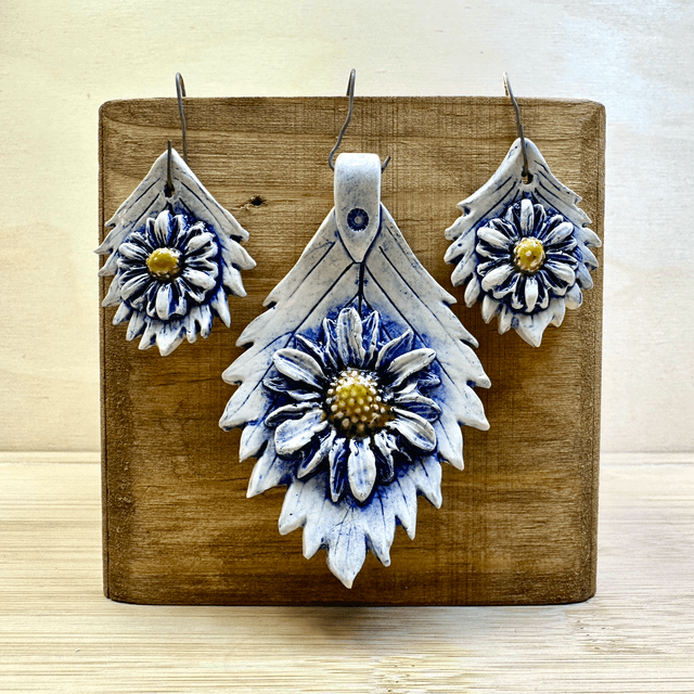 Daisy Necklace and Earrings 